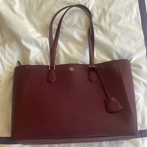 Tory burch leather tote bag in burgundy with gold hardware